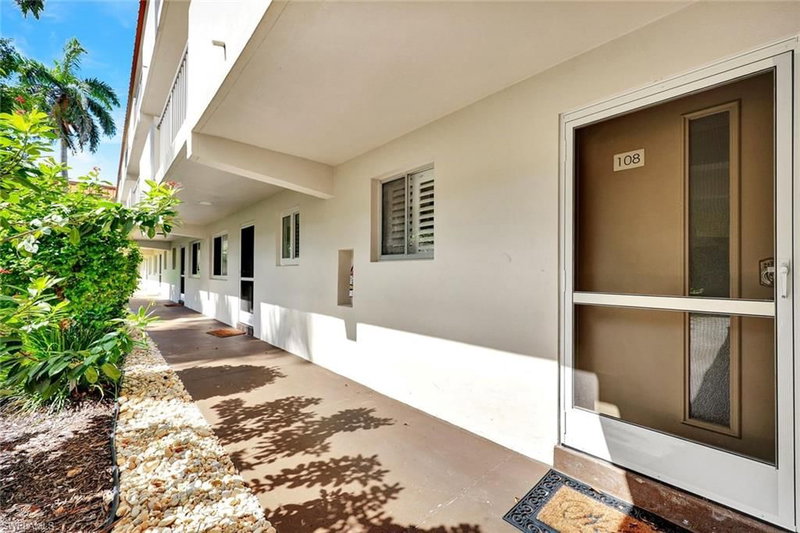 1100 Gulf Shore BLVD N photo 2