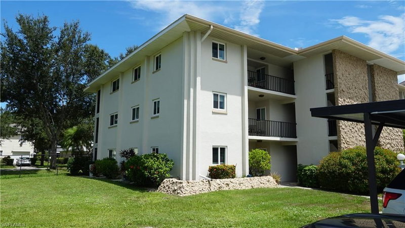 2100 Barkeley LN photo 1