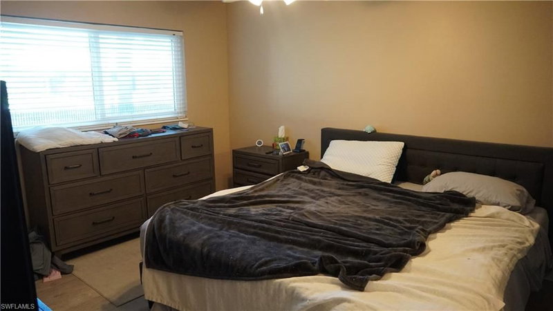 2100 Barkeley LN photo 3