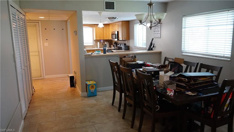 2100 Barkeley LN photo 5