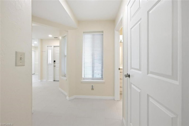 506 Courtside DR photo 2