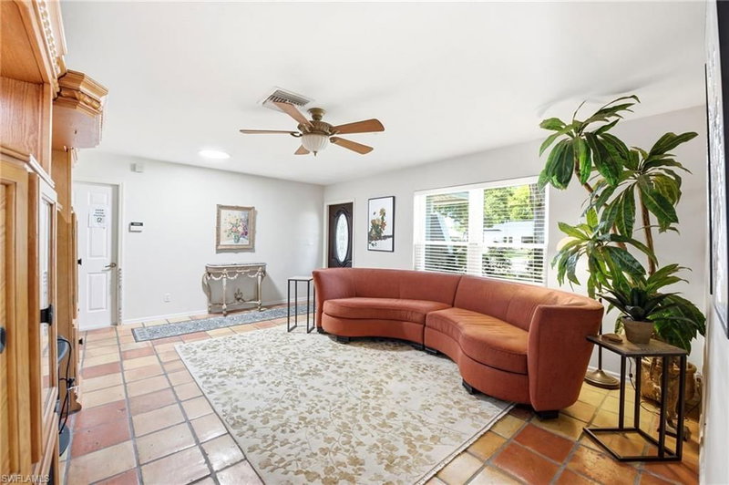 221 Channing CT photo 4
