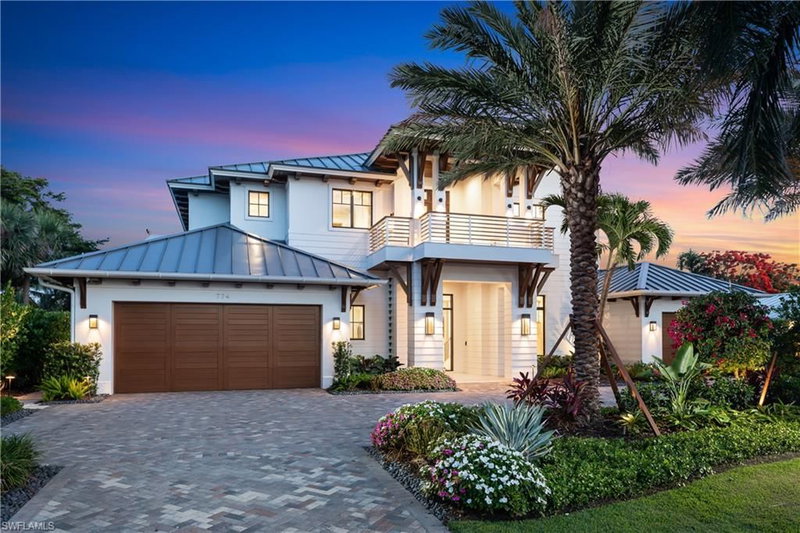 774 GOLF DR photo 2