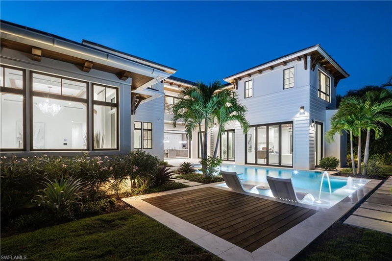 774 GOLF DR photo 3