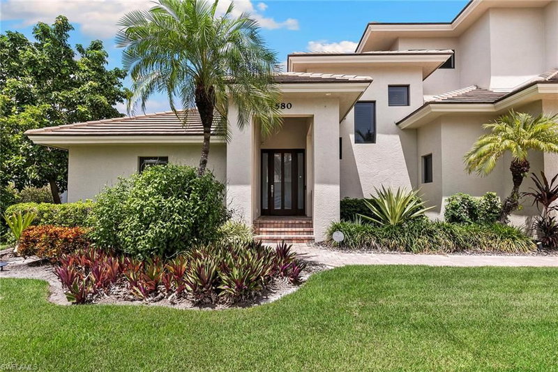 580 Goldcoast CT photo 2