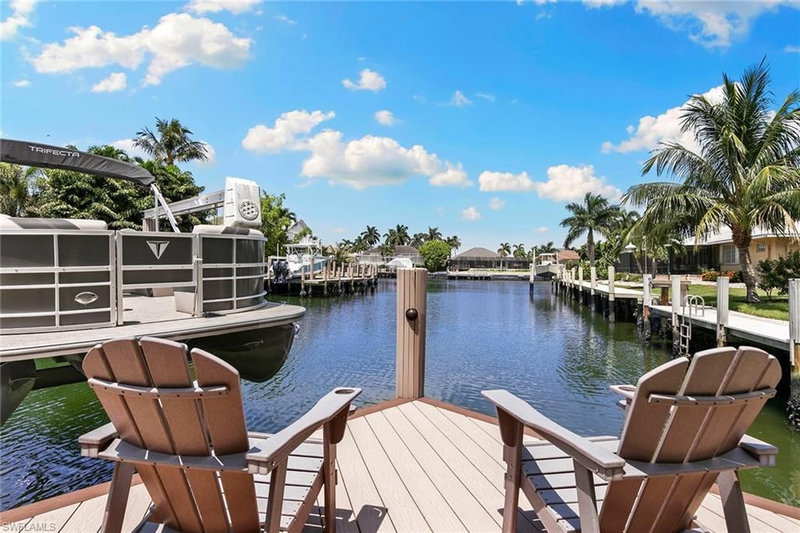 580 Goldcoast CT photo 3