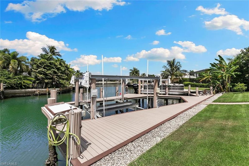 580 Goldcoast CT photo 4