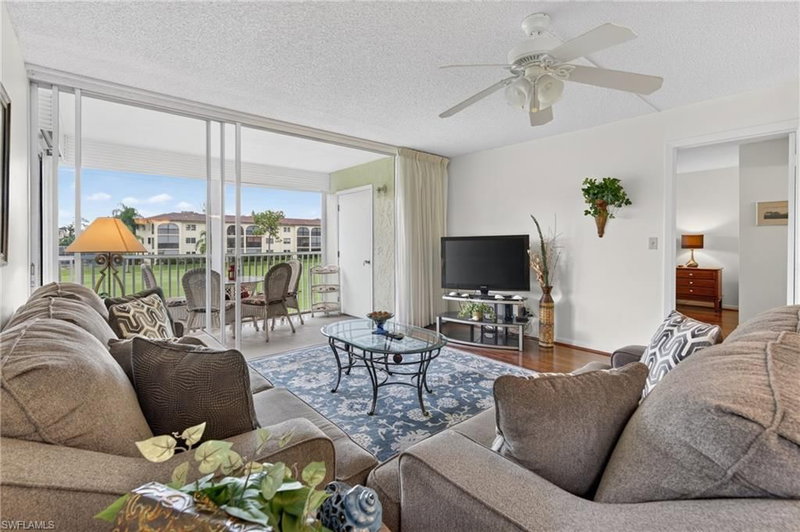 1087 Forest Lakes DR photo 3