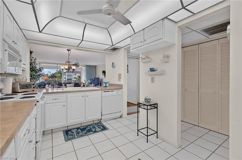 1087 Forest Lakes DR photo 4