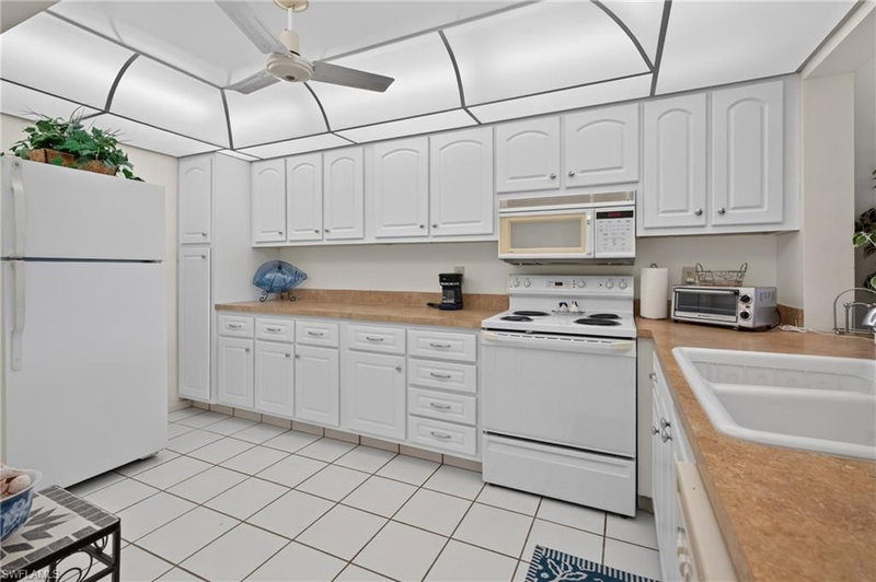 1087 Forest Lakes DR photo 5