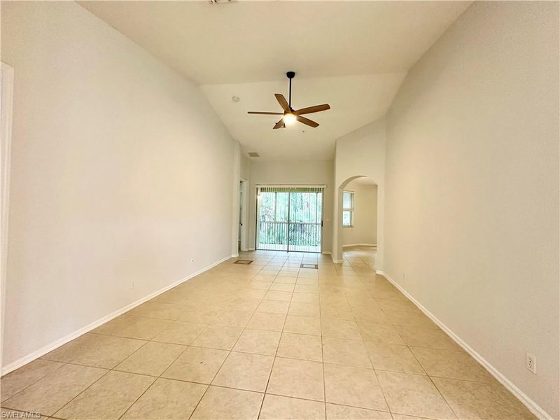1425 Mariposa CIR photo 3