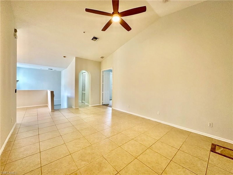 1425 Mariposa CIR photo 5