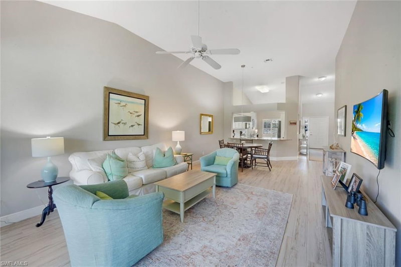 2235 Chesterbrook CT photo 3