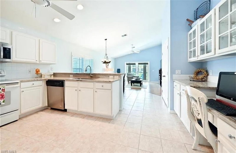 8439 Hollow Brook CIR photo 5