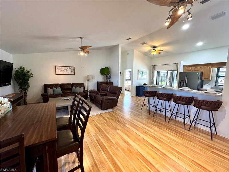 98 Chardon PL photo 2