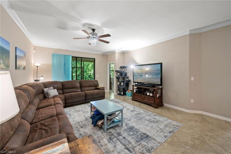 9086 Woodhurst DR photo 4