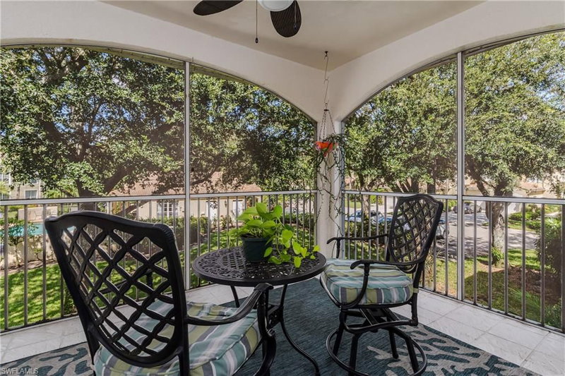 56 Silver Oaks CIR photo 3