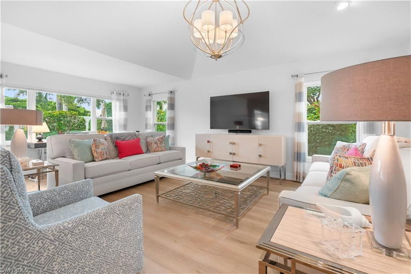 807 Rue Deville photo 4