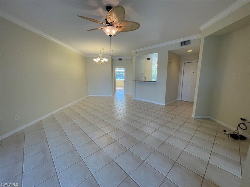 6368 Huntington Lakes CIR photo 2
