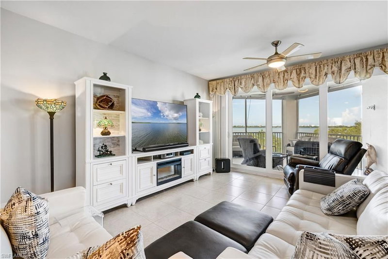 201 Vintage Bay DR photo 2