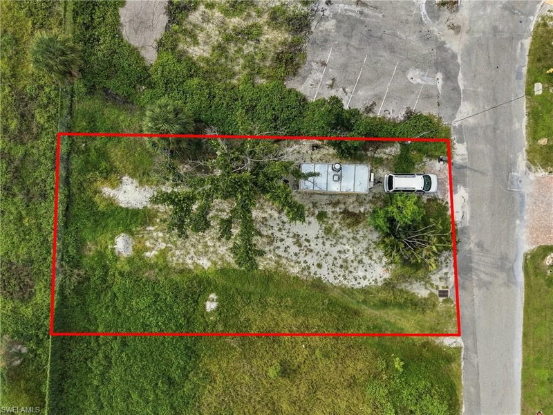 110 Mango ST photo 3