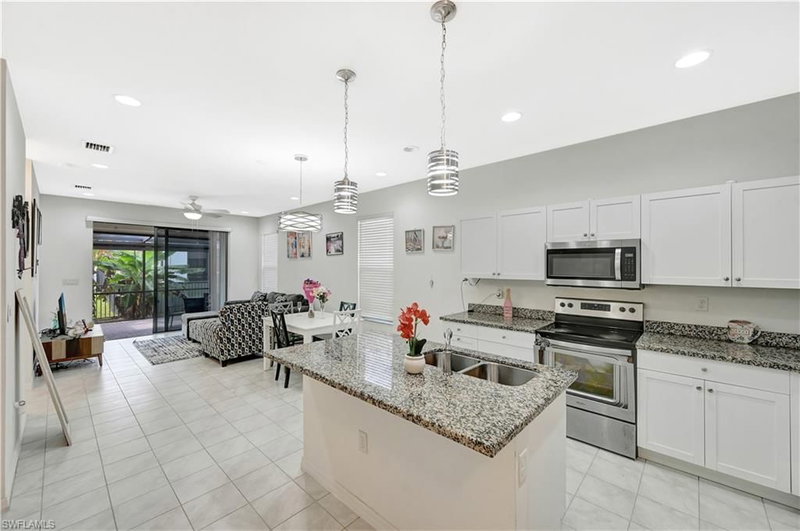 5553 Aquila AVE photo 2