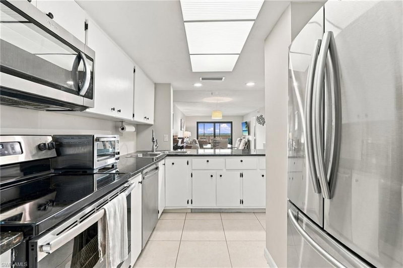2711 1st ST photo 4