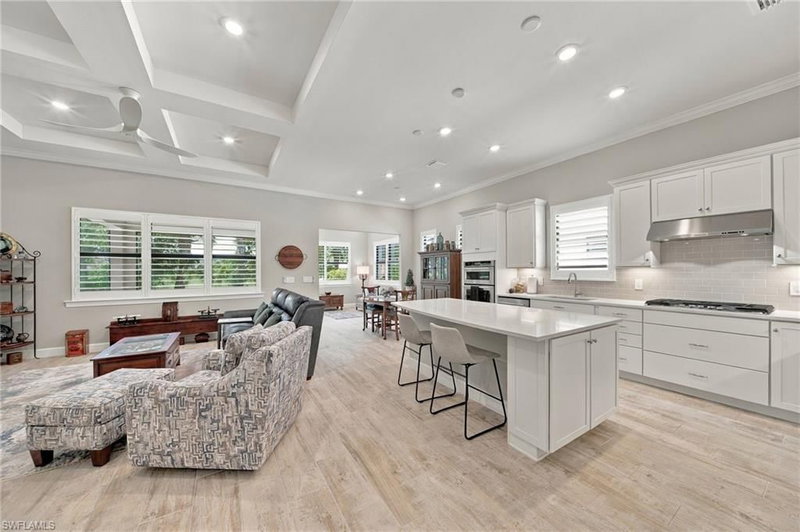 9724 Everglades DR photo 2
