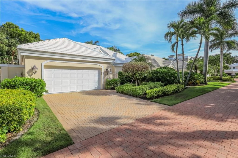 353 CARLTON PL photo 3