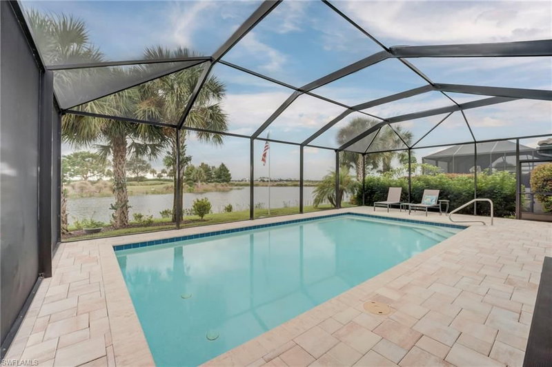 6522 Holiman WAY photo 2