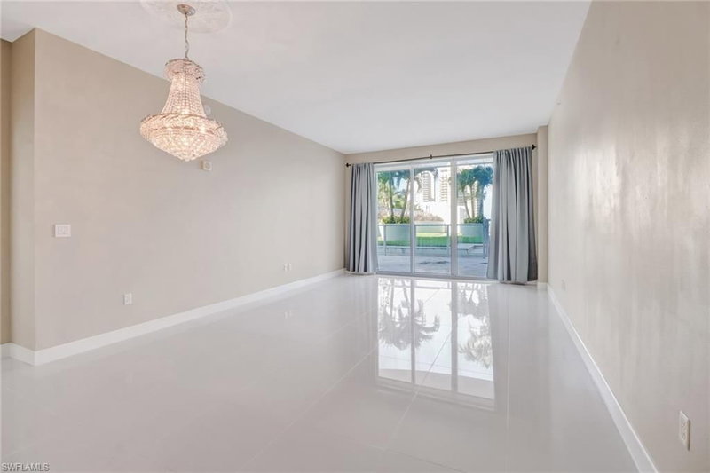 3000 Oasis Grand BLVD photo 1
