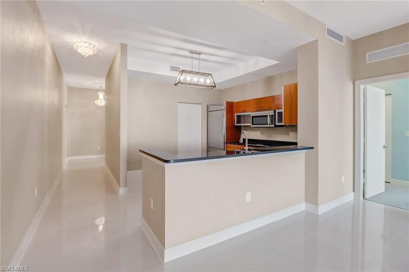3000 Oasis Grand BLVD photo 2