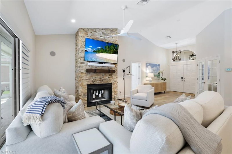 1507 Vintage LN photo 1
