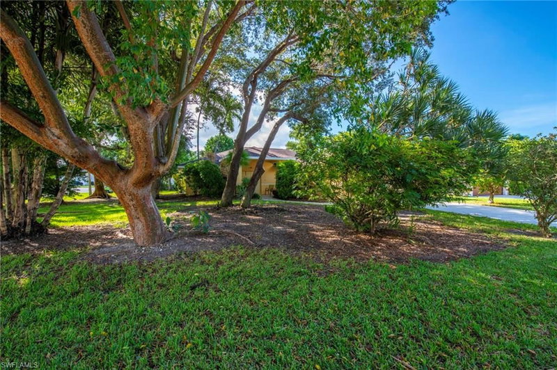 275 Lambton LN photo 5