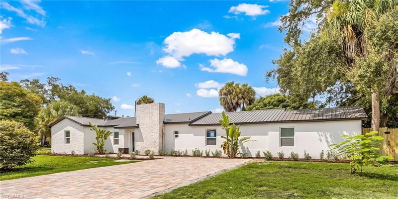 1428 Coconut DR photo 2