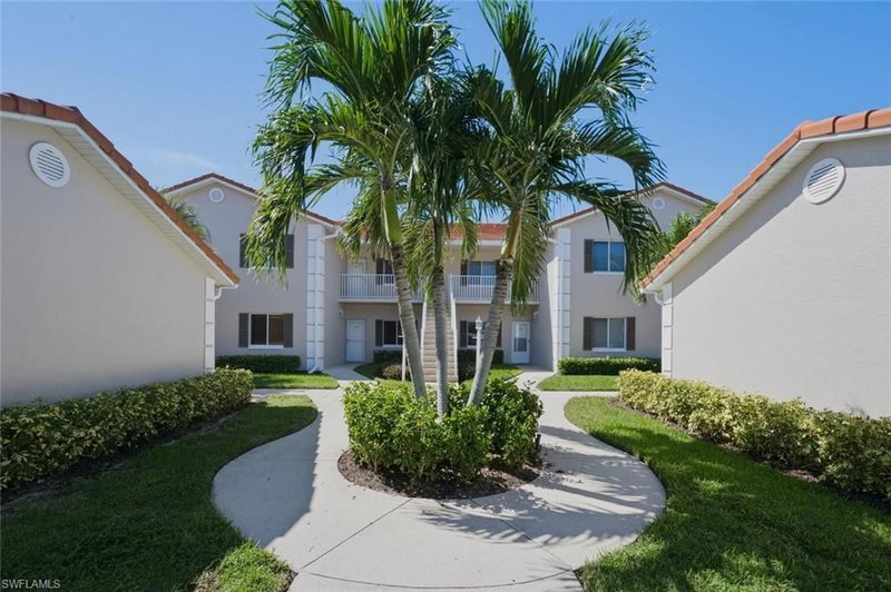 575 Saratoga CIR photo 2
