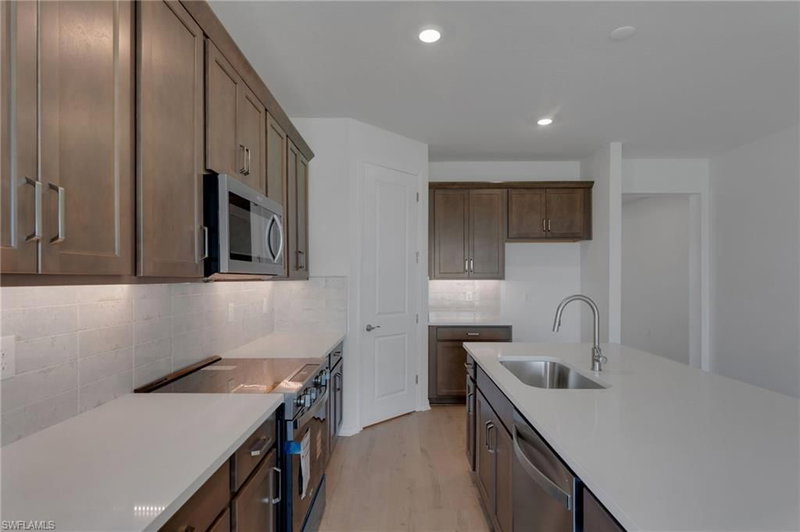 16947 SQUIRREL BRANCH LN photo 5