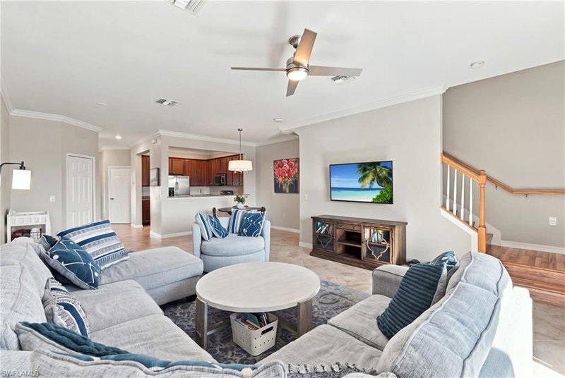 2652 Blossom WAY photo 5