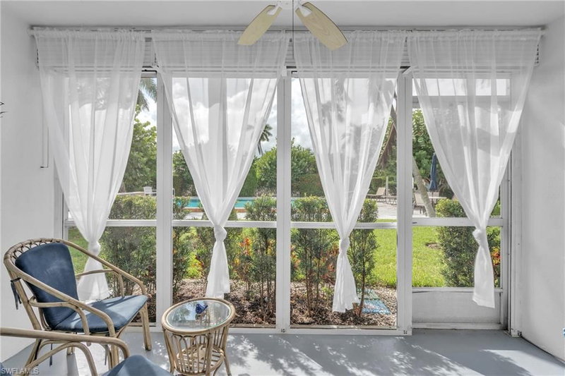 2064 Alamanda DR photo 2