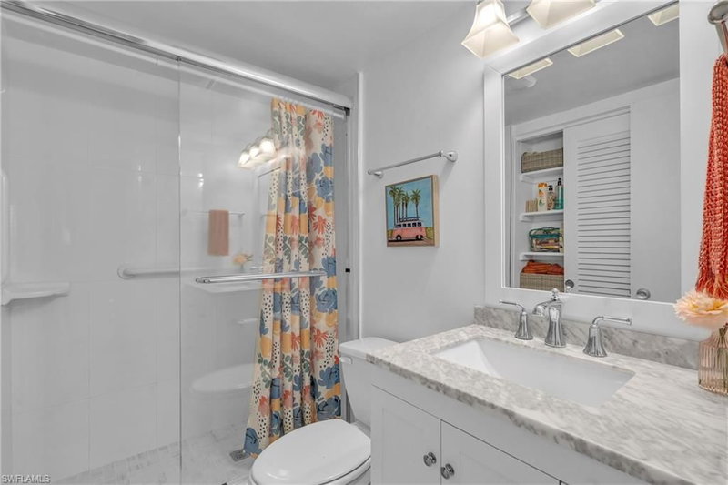 2064 Alamanda DR photo 3