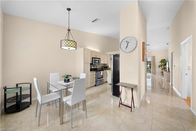 320 Robin Hood CIR photo 3