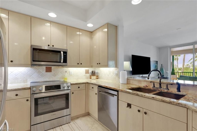 430 Cove Tower DR photo 4