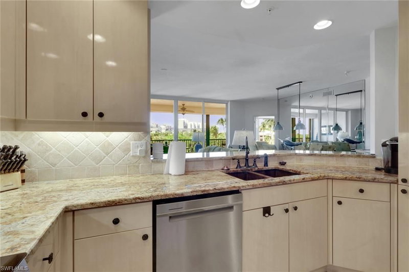 430 Cove Tower DR photo 5
