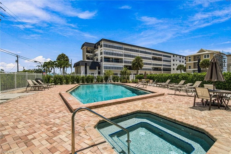 2088 Estero BLVD photo 2