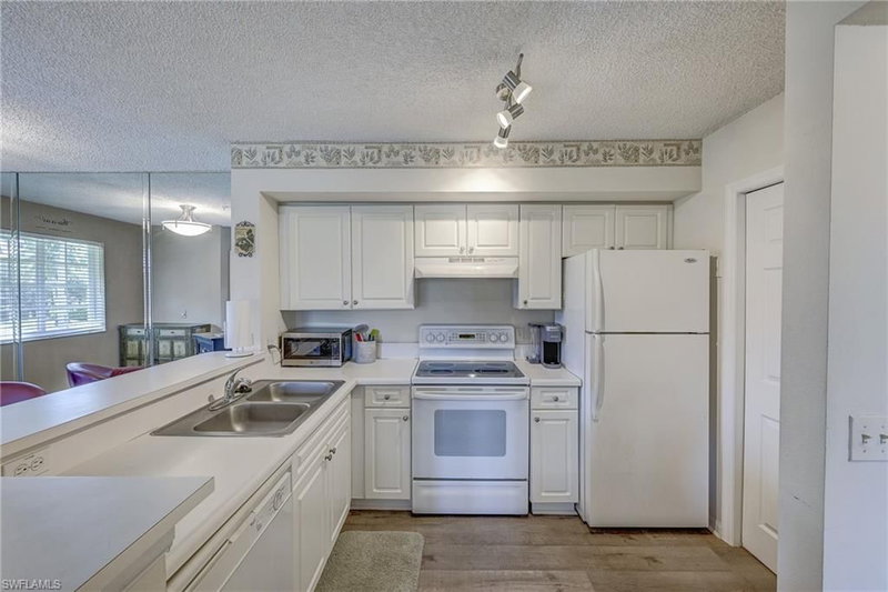 1185 Wildwood Lakes BLVD photo 2