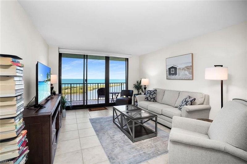 440 Seaview CT photo 4