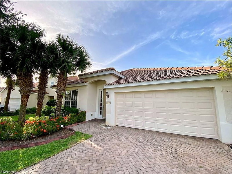 2177 Fairmont LN photo 1