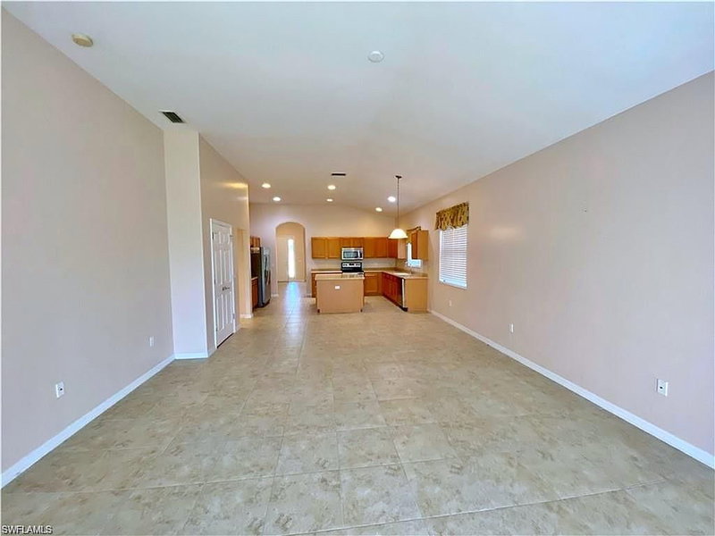 2177 Fairmont LN photo 4