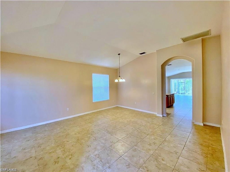 2177 Fairmont LN photo 5