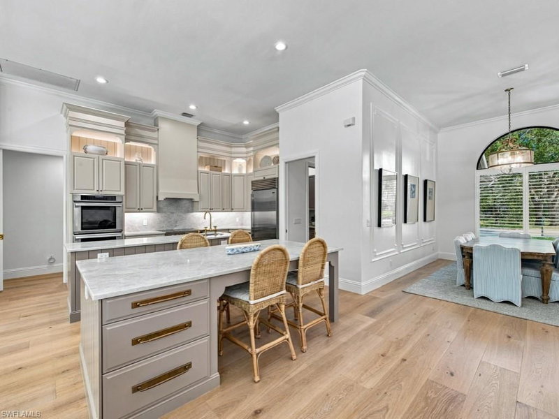 9833 Clear Lake CIR photo 3